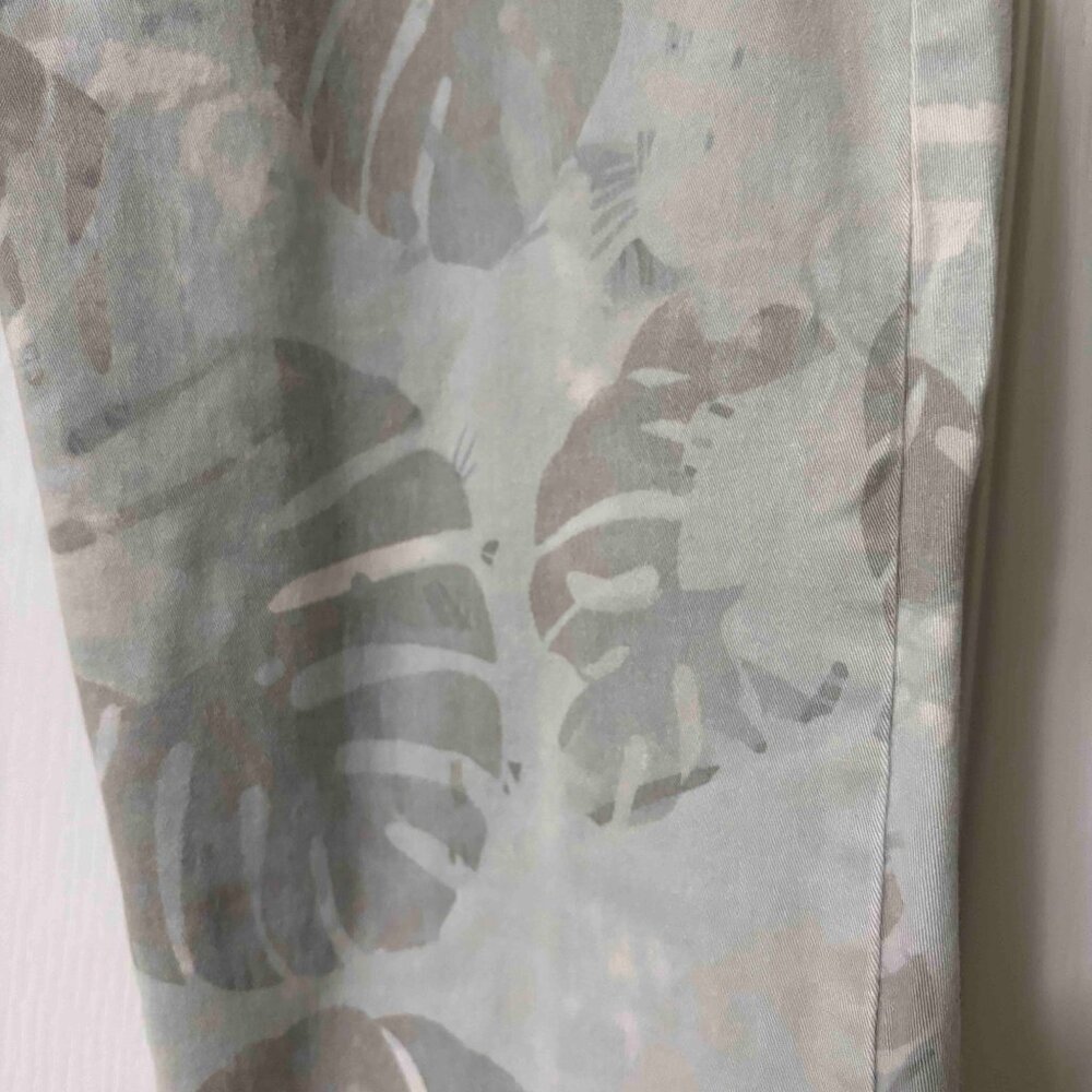 CAbi Women's Skinny Jeans in Light Gray Palm Print - Picture 4 of 5